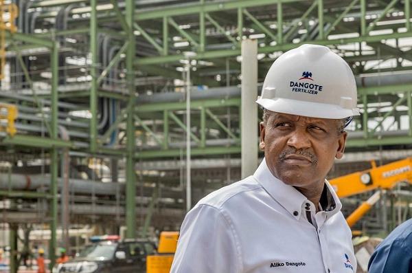 La raffinerie Dangote au cœur d’une controverse : Pénurie de pétrole, accusations de monopole et larmes d’un milliardaire