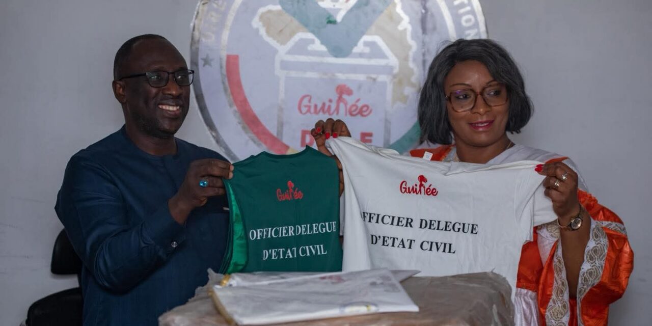 Guinée : la DGE renforce les actions de l’ONECI avec la remise de matériel de visibilité