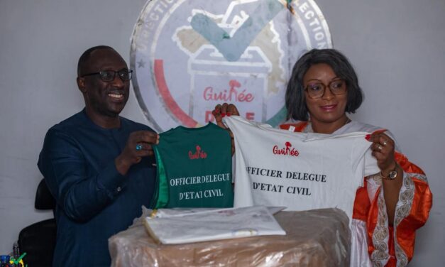 Guinée : la DGE renforce les actions de l’ONECI avec la remise de matériel de visibilité