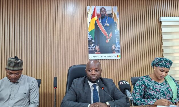 Guinée : le ministre Faya François Bourouno plaide pour un service public plus accessible et de qualité