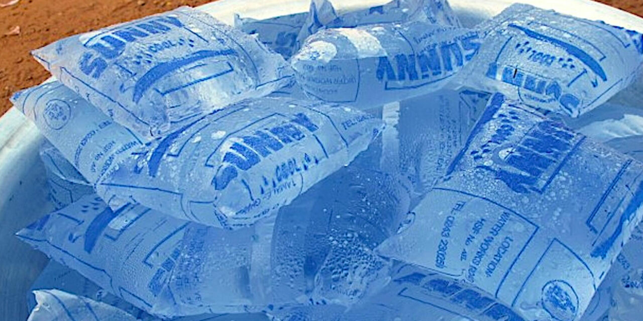Guinée : garantir l’accès à l’eau potable malgré l’interdiction des sachets plastiques